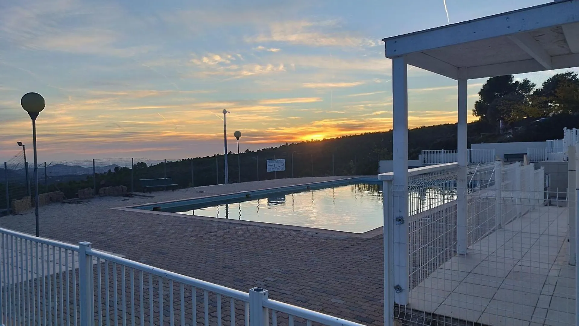 Jolie Maison, Clim, Residence Avec Piscine A 5Mn Circuit Paul Ricard لو كاستليت فرنسا